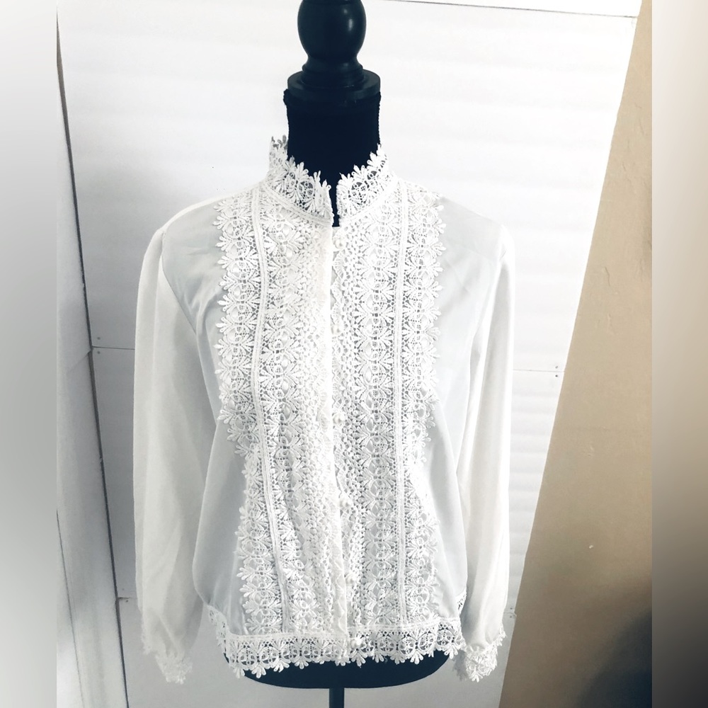 Brownstone Studio Women's  Embroidered White  Blouse Size Large Vintage